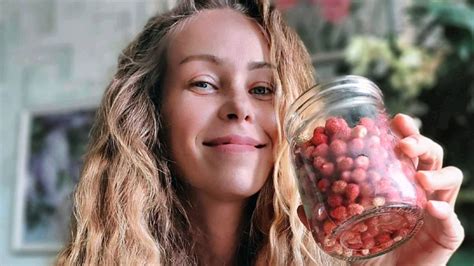 Vegan raw food influencer Zhanna D’Art allegedly dies of exhaustion ...