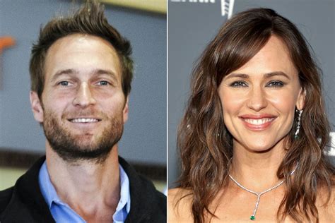 Jennifer Garner Hugs Boyfriend John Miller: Photo