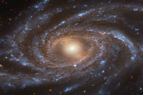 NASA's Hubble Telescope Captures Milky way-like Stunning Blue Galaxy ...