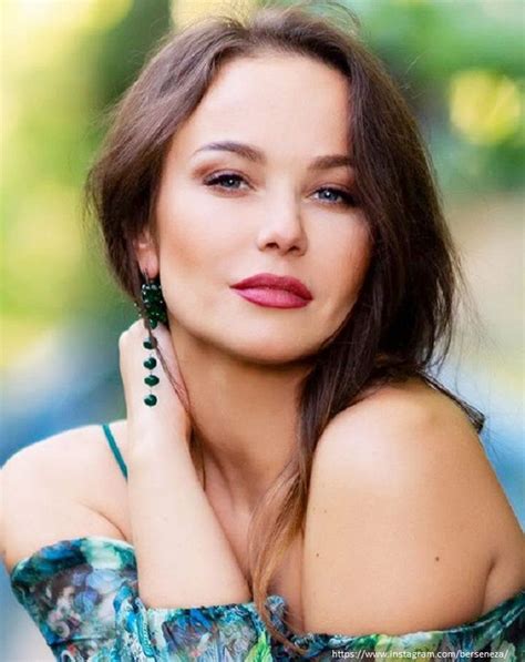Pin tillagd av Нигяр Мирзабекова. på Мария Берсенева.