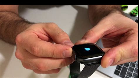 Как наклеить защитное стекло на часы Apple Watch - а надо ли ...