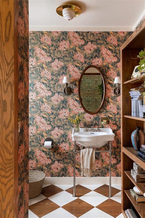 Qual A Melhor Escova Para Fazer Cachos - 18 Bold Wallpaper Bathroom Designs to Inspire Your Next Update