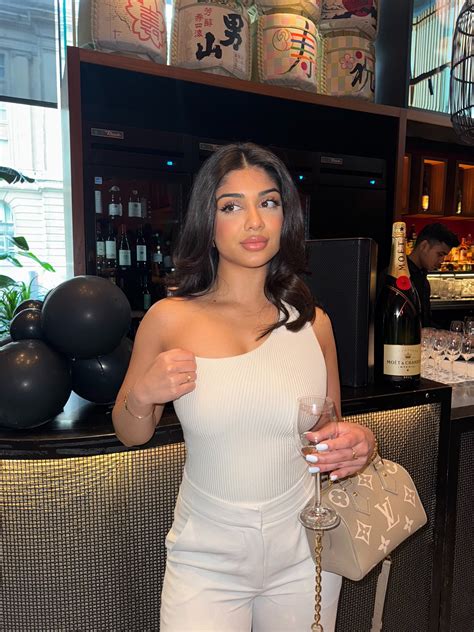 Priyanka Ares (@priyankaares) • Instagram photos and videos