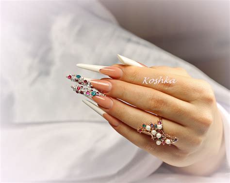 Френч со стразами | Stiletto nails, Long nails, Engagement rings