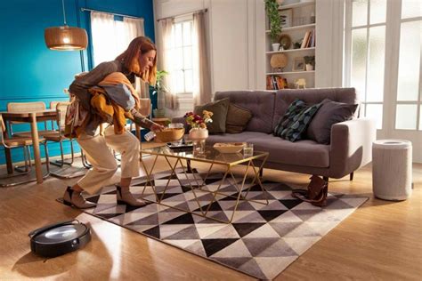 iRobot представи уникална прахосмукачка робот 2 в 1 с иновативна ...
