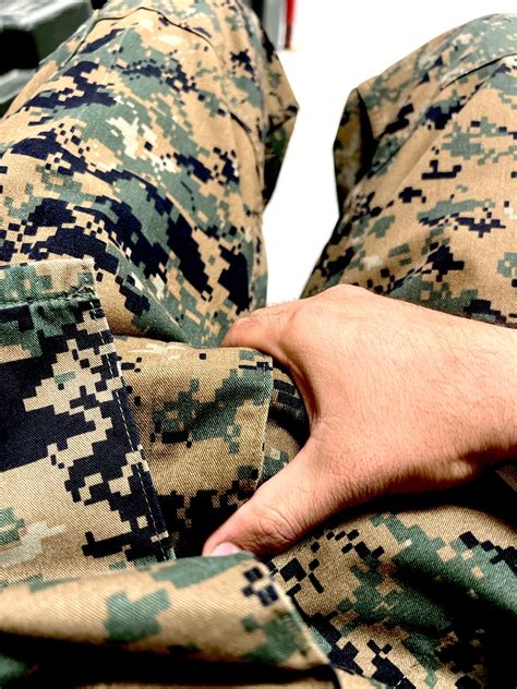 Horny at work 😩 : r/UniformedMen