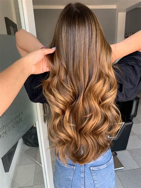 Luzes Caramelo Dourado - Caramel hair | Balayage dourado suave, Mechas cor mel em morenas, Luzes ...