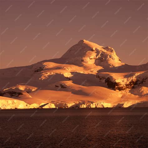 Premium Photo | Lemaire strait coastal landscape mountains and icebergs