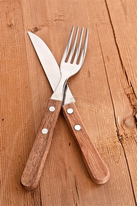 Gabel und Messer stockfoto. Bild von rustikal, holz, hölzern - 13513876