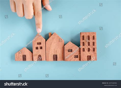 7 Real Estae Agent Stock Photos, Images & Photography | Shutterstock
