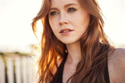 Holly Hicks : BeautifulFemales