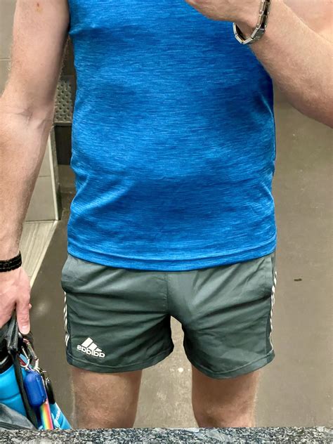 Think anyone will notice my bulge in these shorts? : r/menslockerroom