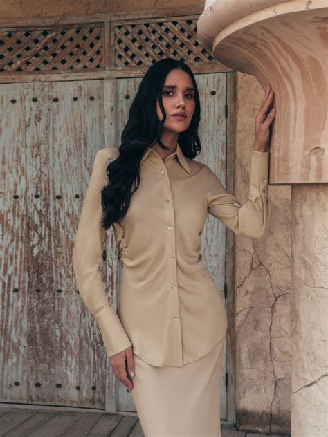 Приталенная рубашка из фактурной ткани :: LICHI - Online fashion store