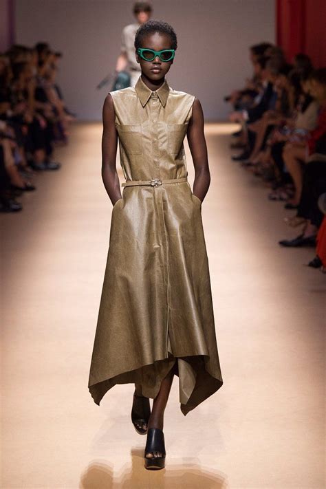 Коллекция Salvatore Ferragamo весна-лето 2019 | Moda stilleri, Moda ...