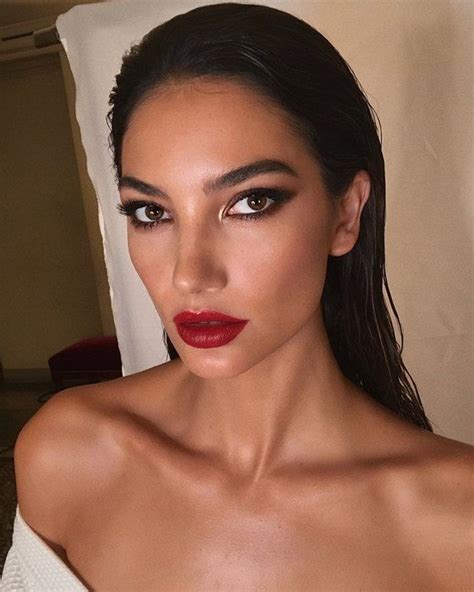 Лили Олдридж | Slick hairstyles, Makeup looks, Fall makeup looks