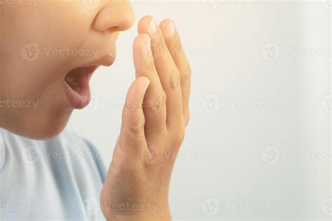 how to know if u have bad breath 8