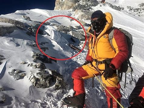 remove dead bodies  mount everest