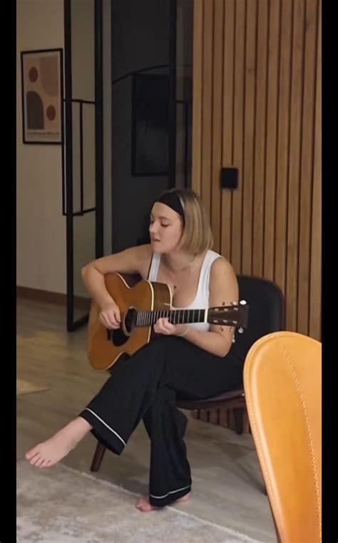 Allie Sherlock's feet