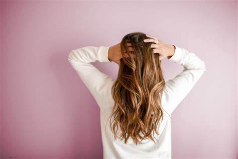 how to go longer without washing hair