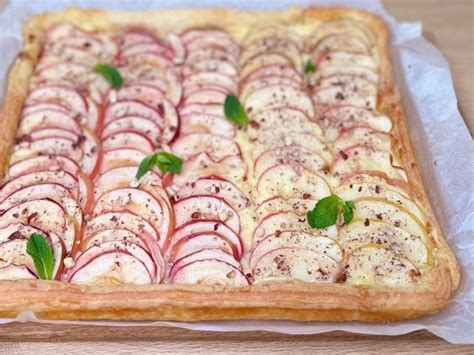 Пирог из слоеного теста с заварным кремом и яблоками рецепт. Рецепты с ...