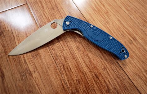 Featherweight 10-Inch Folder: Spyderco Resilience Lightweight CPM S35VN ...