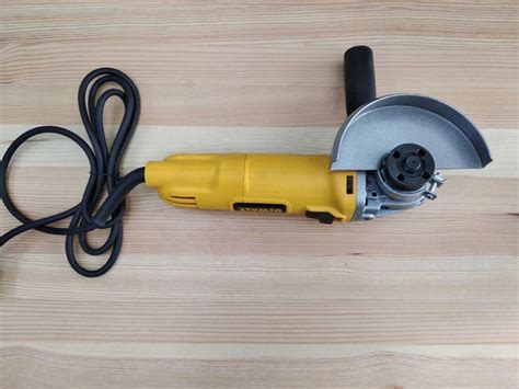 Купити Болгарка DeWALT DWE8110S з регулятором оборотів ( 720Вт ), ціна ...