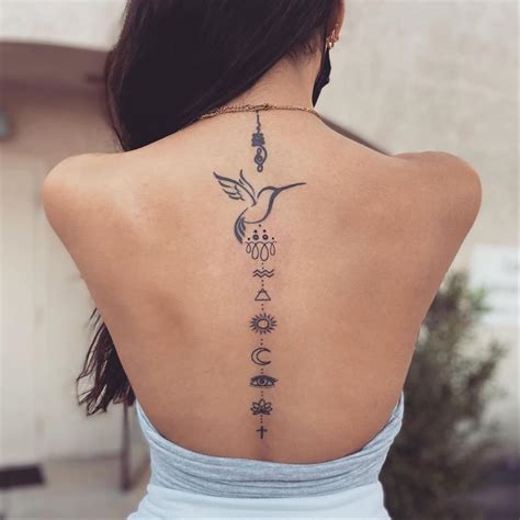 38 Chic spine tattoos and back tattoos for cool women - Fashionsum