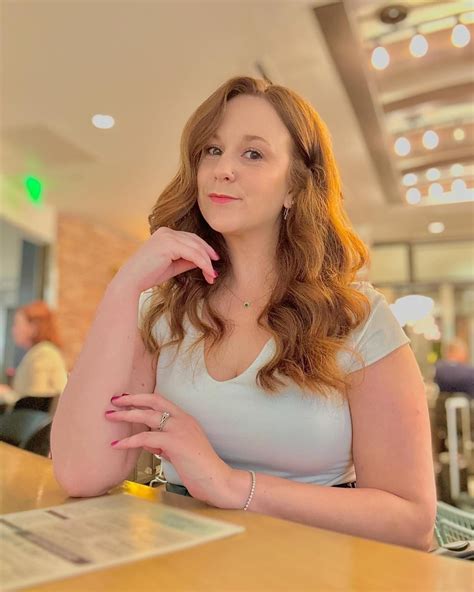 Gotta love Ashleigh : r/reactgirlsofYT