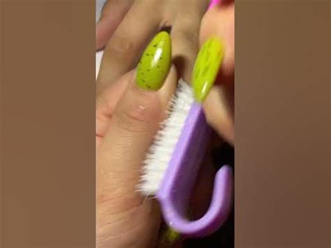 Срез кутикулы ножницами #маникюр #nails - YouTube