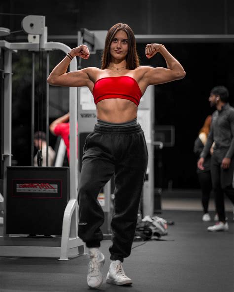 Gianna Hernandez (giannahfit)