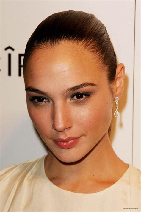 Gal Gadot | Gal gadot, Gal, Hair color