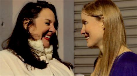 Lesbian First Kiss (Bloomers) - YouTube
