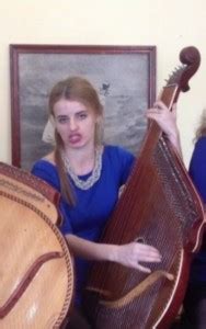 Создать мем "harp, сериал теория большого взрыва, mayim bialik ...