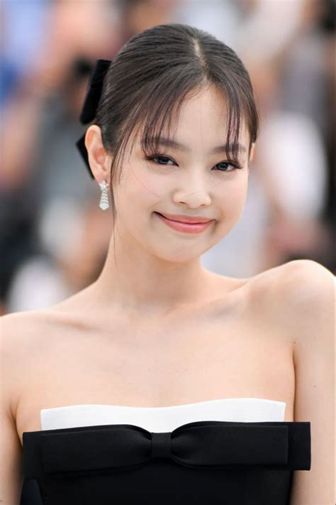 kim jennie jenny kim rapper lisa palais des festivals