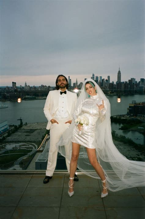 Rose Villain e Sixpm, il matrimonio sul rooftop di Brooklyn, tra rap e