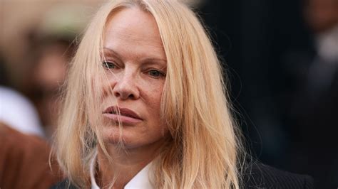 pamela anderson     explain     moment