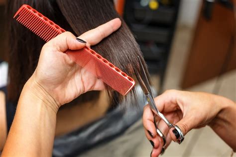 Cabelo Salão De Beleza - Corte de cabelo no salão de beleza | Foto Premium