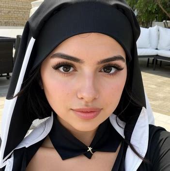 Matildem (OnlyFans) Wiki, Biography, Net Worth, Affairs, Lesbian ...