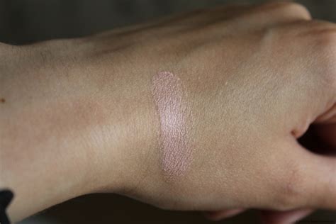Becca Under Eye Brightening Corrector Concealer - «Im Kampf gegen den ...