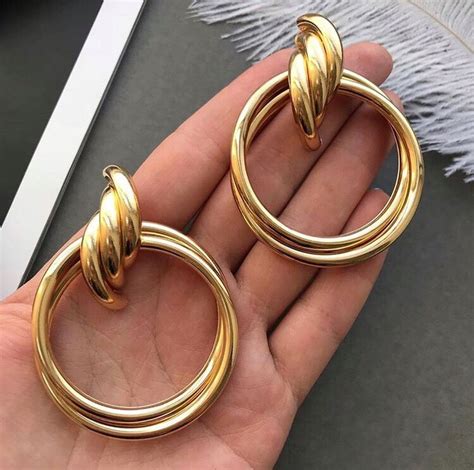Серьги кольца позолоченные / трендовые украшения 2019 - 2020 / золотые ...