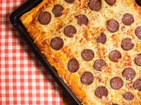 Salami Pizza Gravid at Albert Jarman blog