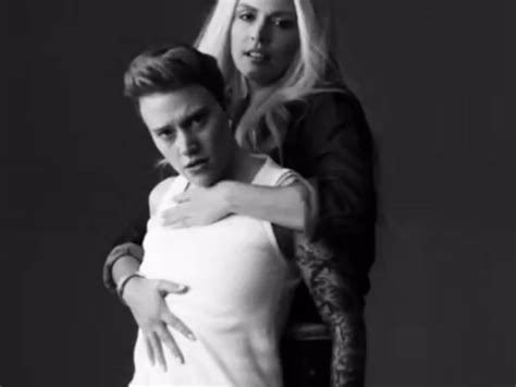 Kate McKinnon Justin Bieber | Justin Bieber Calvin Klein Ad Parody ...