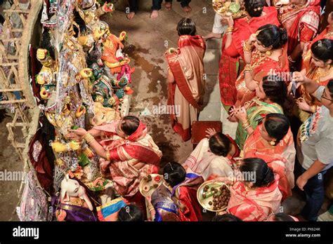 Durga Puja Rituals in Kolkata Stock Photo - Alamy