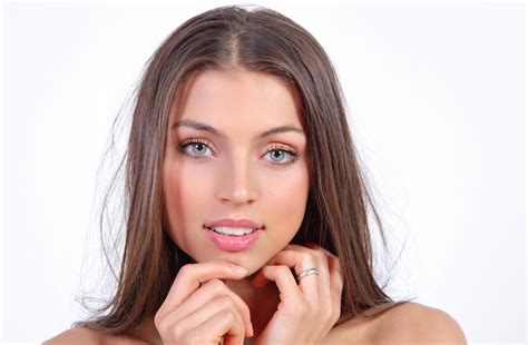 Desktop Wallpapers FERGIE A Valentina Kolesnikova Brown 2560x1678