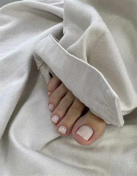42 Trendy Summer Toe Nails Ideas - Styleoholic