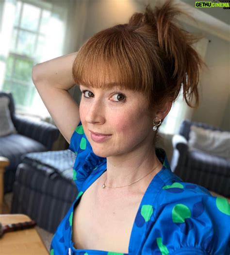 Ellie Kemper Wiki, Biography, Age, Gallery, Spouse and more