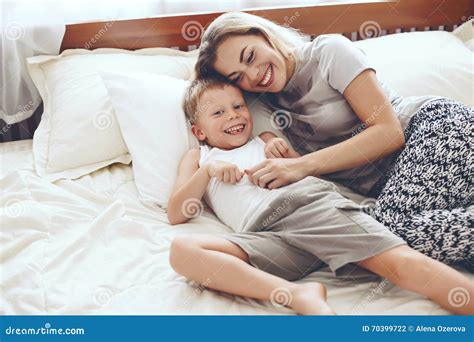 Is Sharing a Hotel Bed With Your Stepmom Okay? - rm7rld6