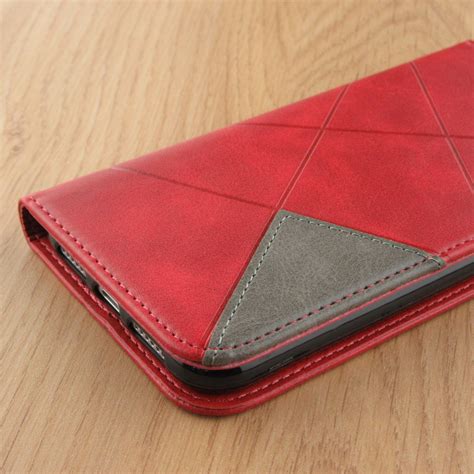 Hülle iPhone 13 - Flip Geometrisch - Rot - Kaufen auf PhoneLook