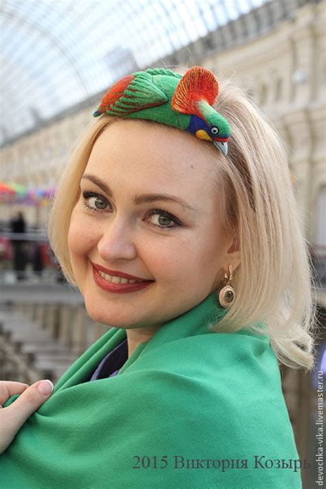Шляпка-накладка "Райская птичка" Сухое валяние | Felt jewelry, Felt hat ...