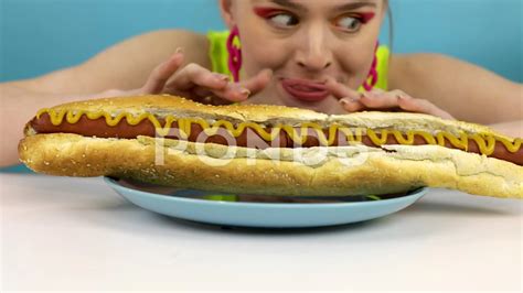 nostalgia chick hot dog
